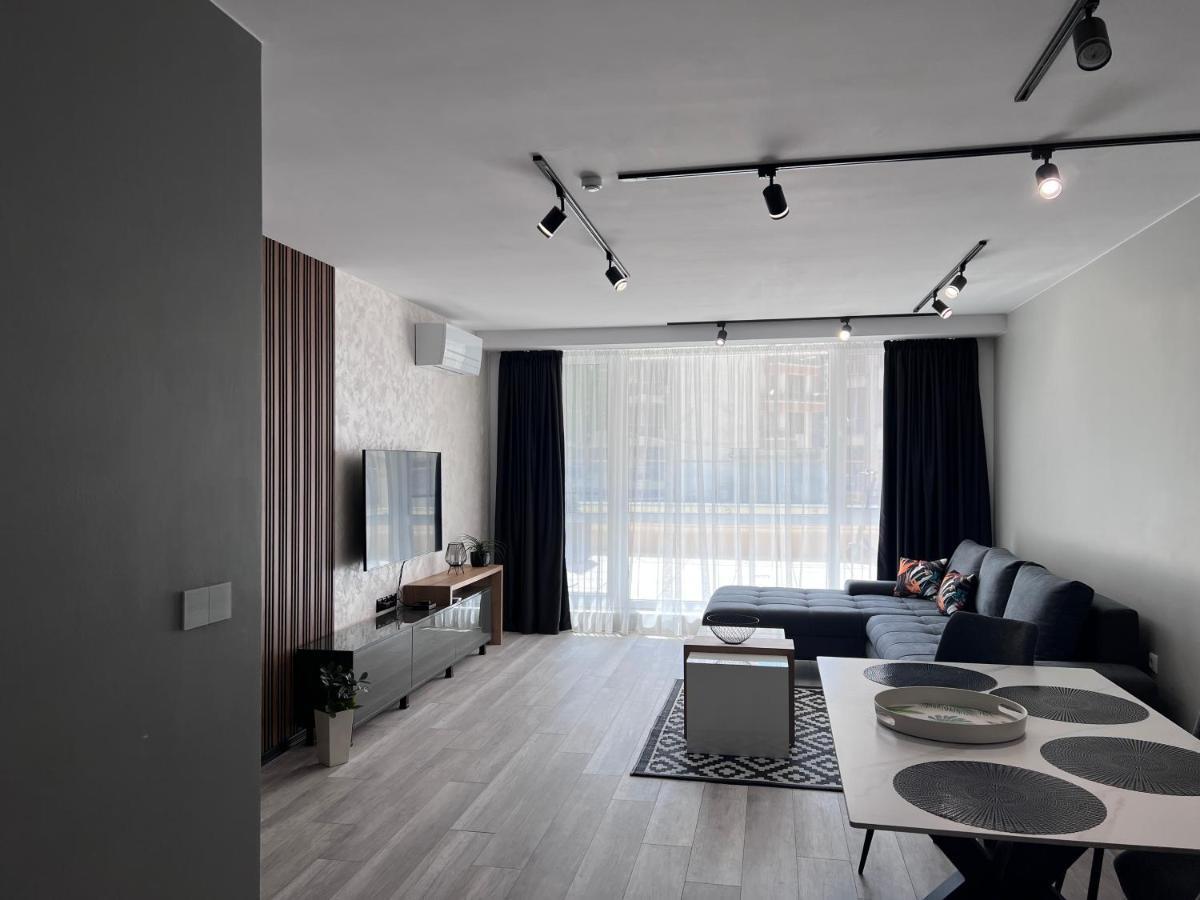 A-Brilliant, New! Spacious & Modern Apartment In Varna Whit Garage Экстерьер фото